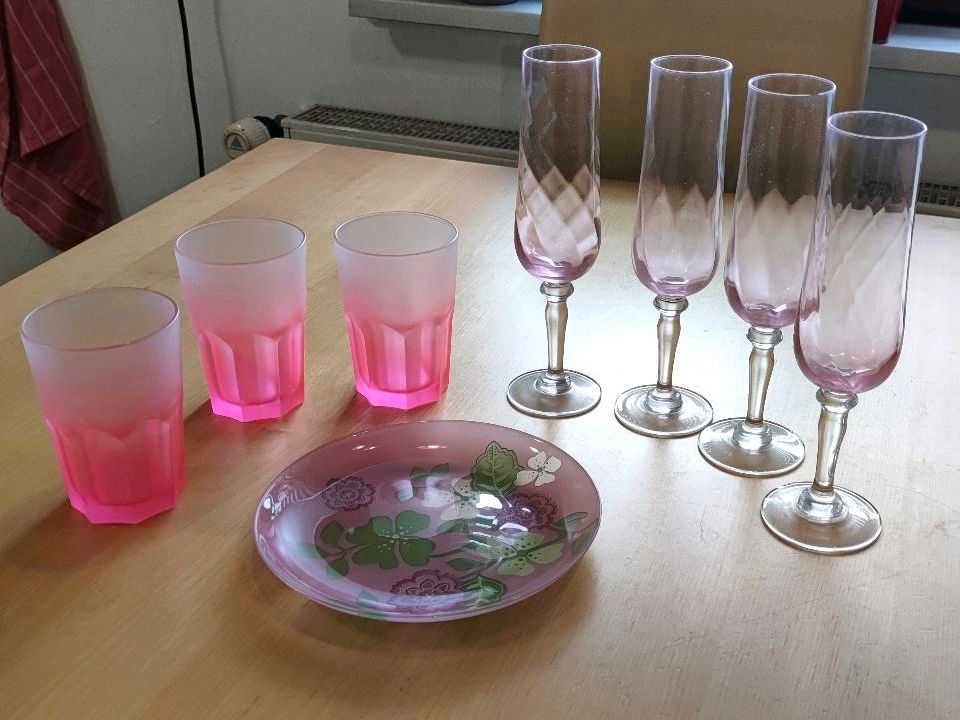 Rosa Gläser Teller Sekt Cocktail Süß Geschirr Satinglas Mattglas in Rauenberg