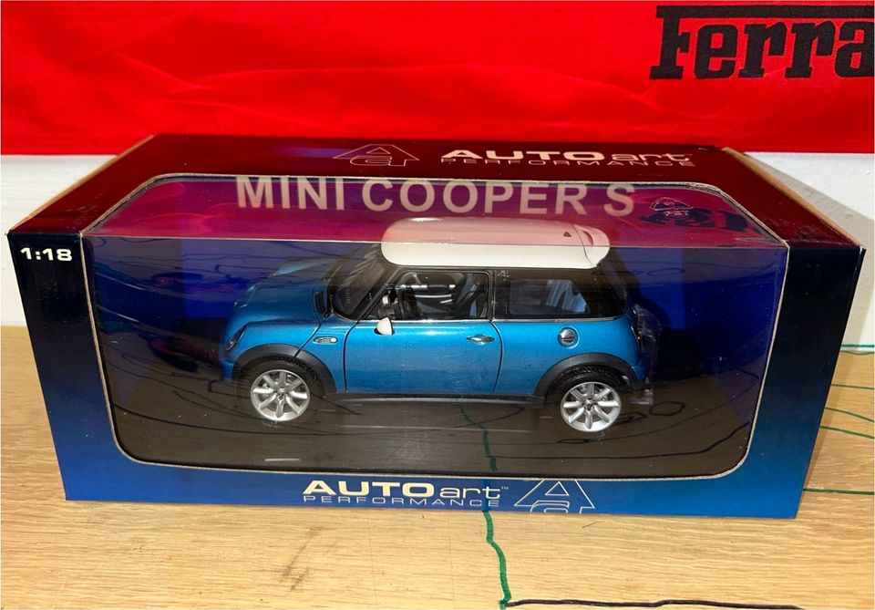 AUTOart BMW Mini Cooper-S Electric Blue 1:18 Modellauto in Nürnberg (Mittelfr)