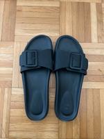 C&A Pantoletten Schlappen Sandalen schwarz Gr. 41 vegan TOP Düsseldorf - Flingern Nord Vorschau