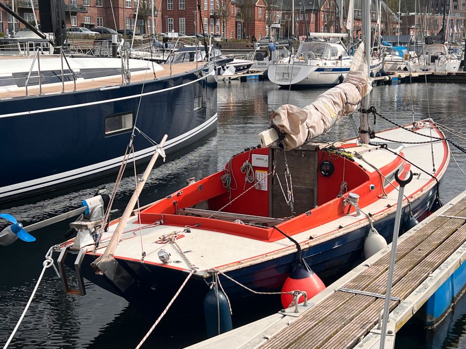 Segelboot FOLKEBOOT "DK 697"  GFK / Alu-Mast / E-Motor in Flensburg