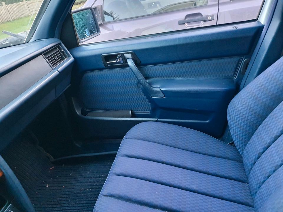 W201 190E 2.0l Automatik Artikweiß blau Innen 1992 in Gransdorf