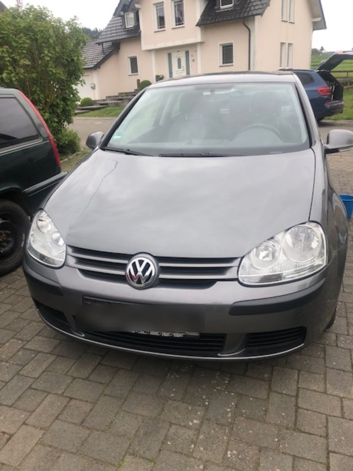 Golf 5 , Benziner ,EURO4 ,Gebraucht ,TÜV 03.2026 in Hoffeld