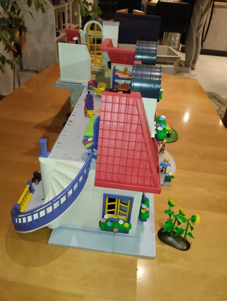 Playmobil Puppenhaus mit Ausstatung und viel Zubehör in Krefeld