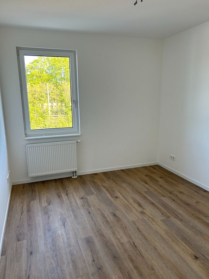 4-Zimmer Traumwohnung mit Einbauküche, Tiefgaragenstellplatz u. B in Falkensee
