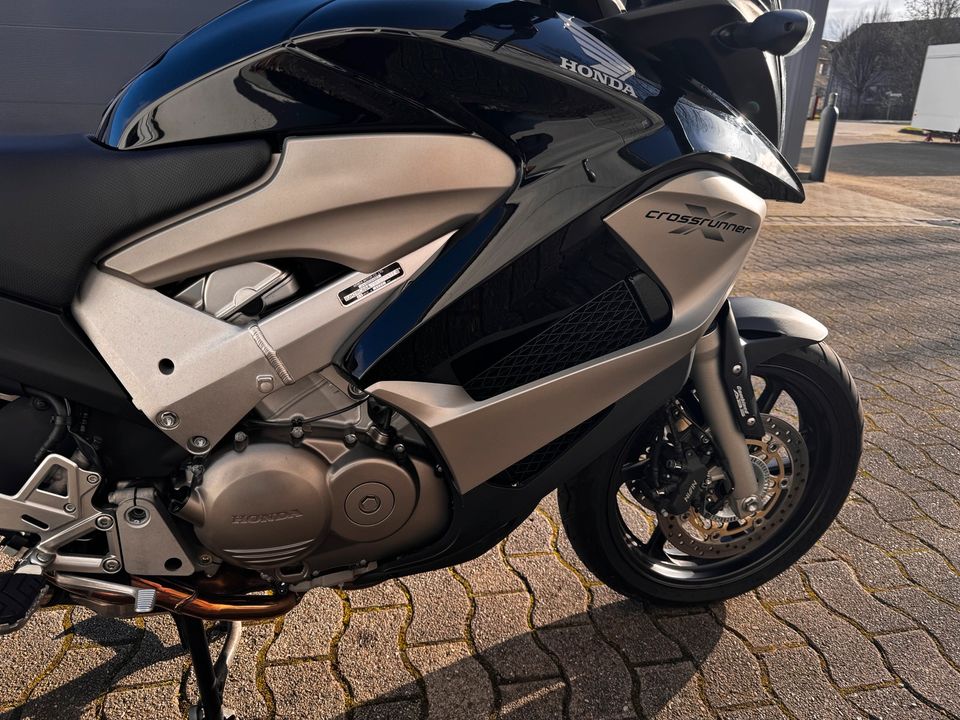 Honda VFR 800 X Crossrunner nur 8600km in Löhne