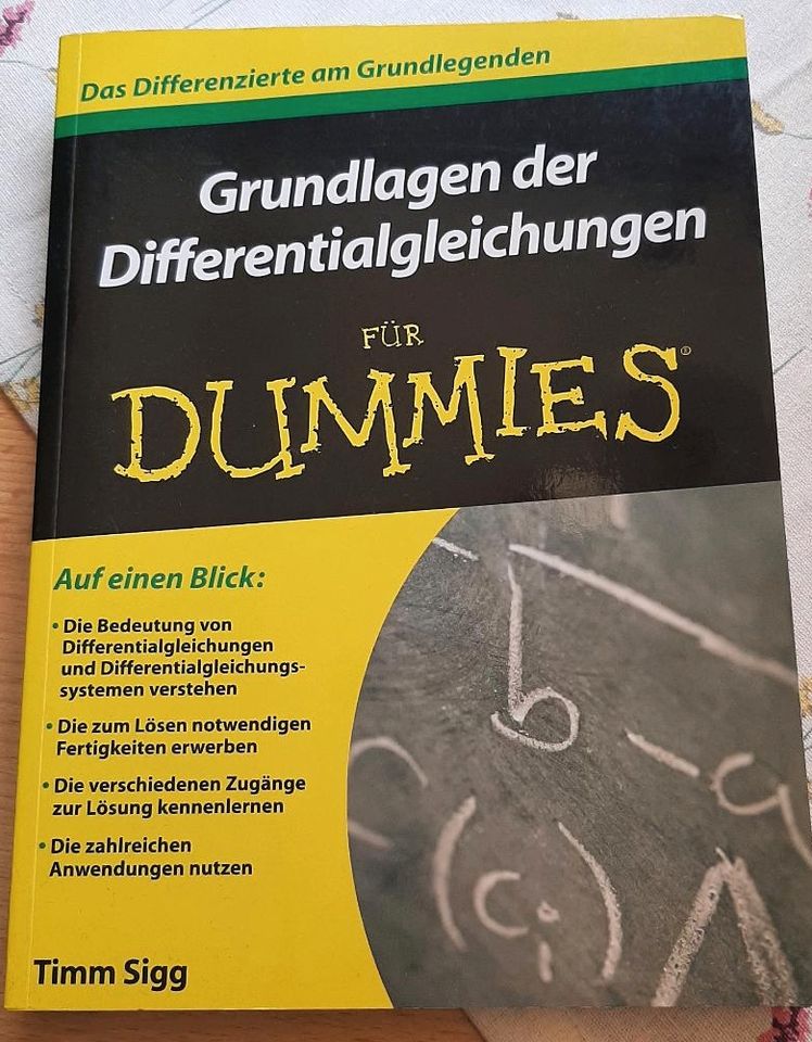 Buch "Grundlagen der Differentialsgleichungen" in Hamburg