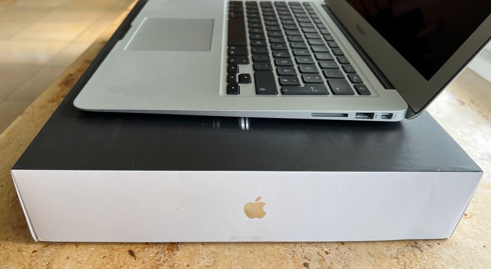 MacBook Air 13 2011-Core i5 1,7 GHz-SSD 256 GB-4GB in Ratingen