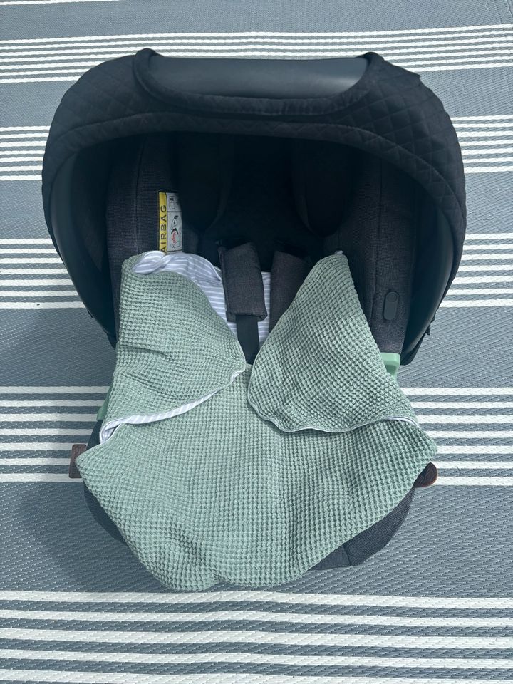 ABC Tulip Babyschale mit Isofix-Base in Bremen