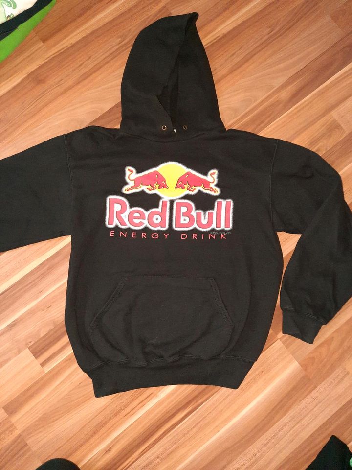 Hoodie mit Red Bull Aufdruck Größe S in Berlin