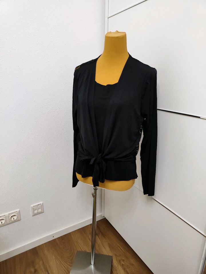 Damen Shirt mit Cardigan Größe 40 L schwarz Strickmuster in Mainburg