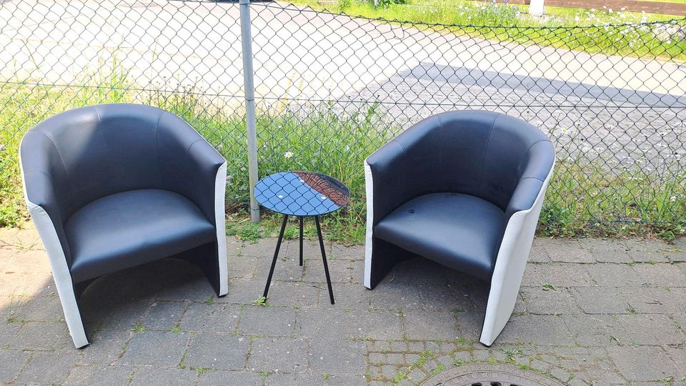 2 Sessel mit Tisch in Wulften
