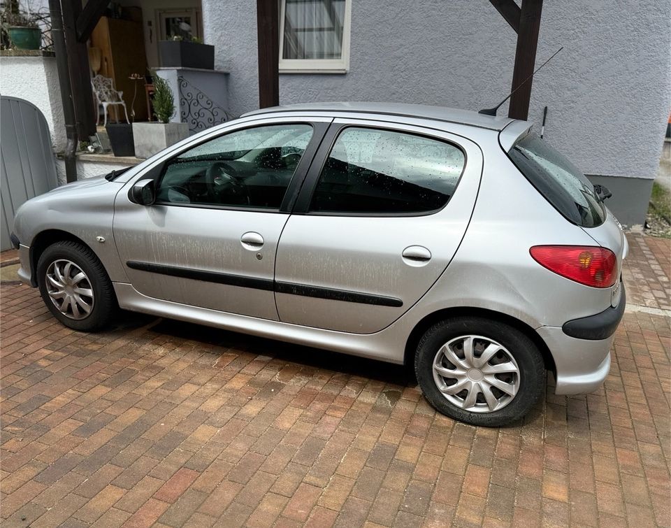 Peugeot 206 TÜV 08/25 Zylinderkopfdichtung defekt in Moosburg a.d. Isar