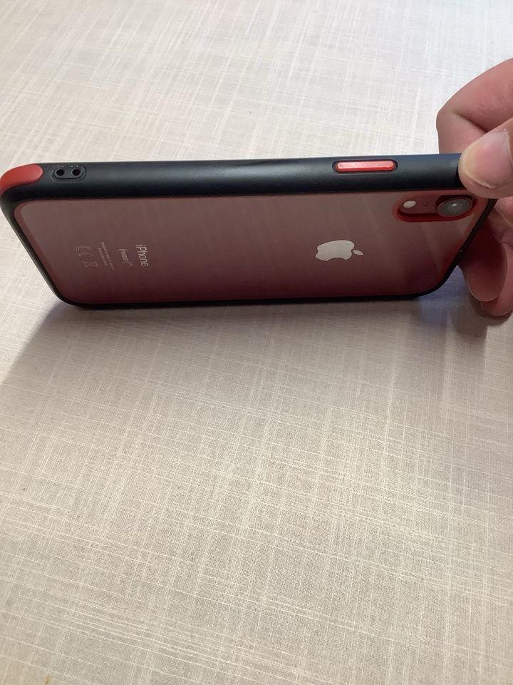 iPhone XR mit 64GB in Rot in Erfurt