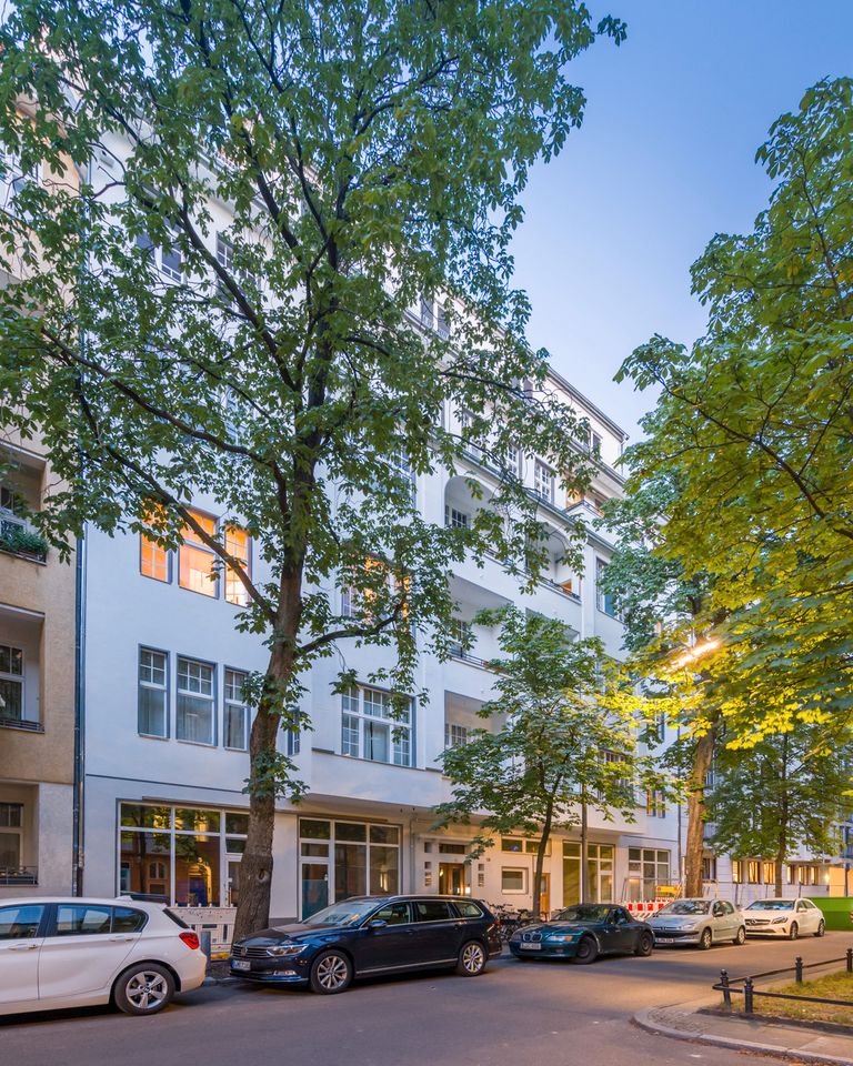 Grandiose 8-Zimmer-Altbaueinheit mit West-Balkon in Berlin