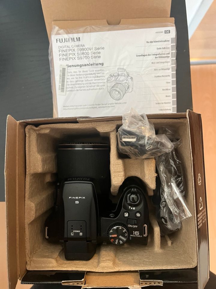 Fujifilm Finepix  S9800 Kamera in Regensburg