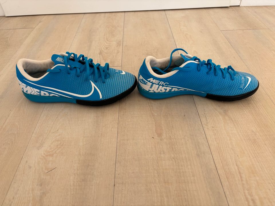 Nike Merc, Fußball- /Hallenschuhe, Gr. 36, neuwertig in Seevetal