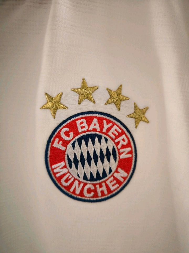 FC Bayern München Shirt Adidas Gr. L Z25686 Wiesn Oktoberfest in Helmbrechts