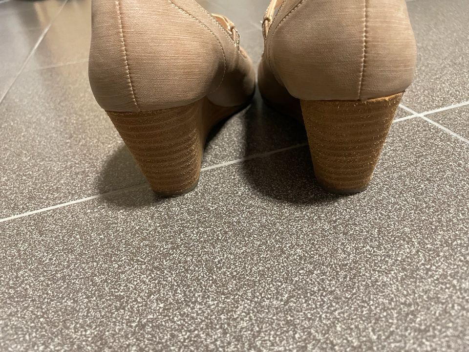 Damen Schuhe Pumps Größe 36 beige in Saarlouis