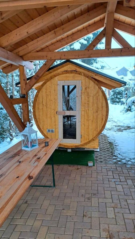 Fasssauna mit 60mm Wandstärke Saunafass Sauna Blockbohlensauna in Ziegelheim