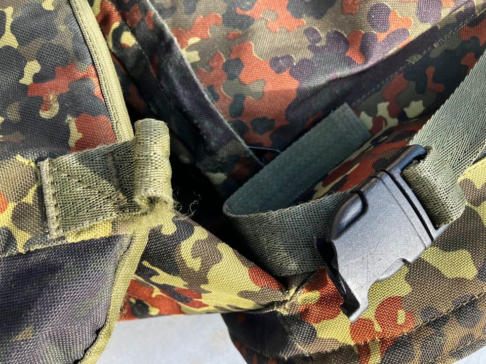 Tourenrucksack Rucksack im Bundeswehr Flecktarn reparaturbedürfti in Kaufering