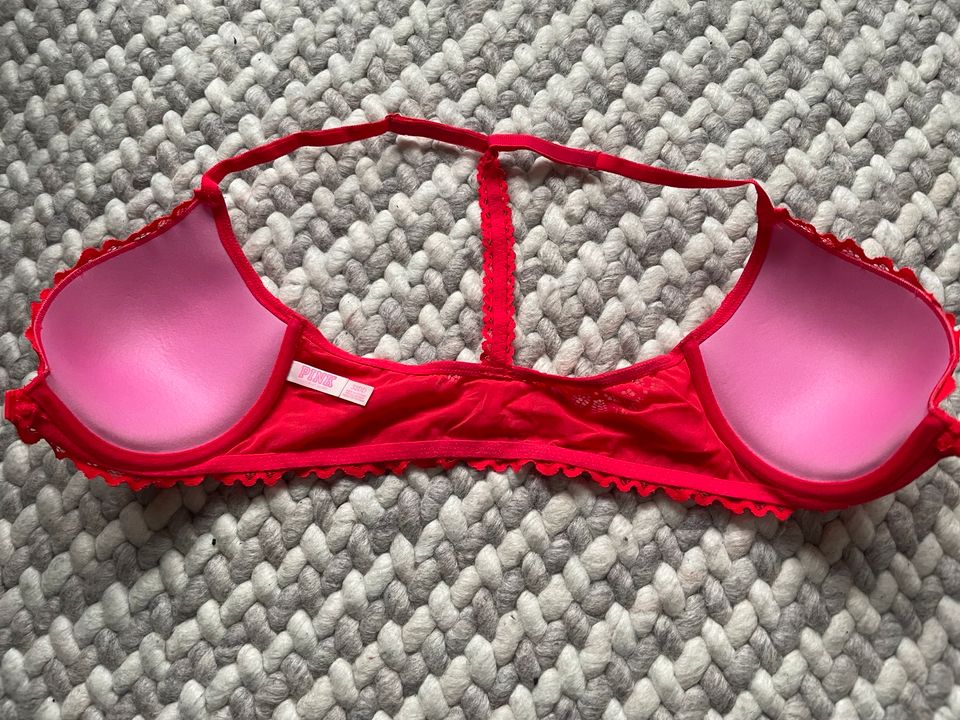 Victoria‘s Secret Pink BH rot 32DD in Hamburg