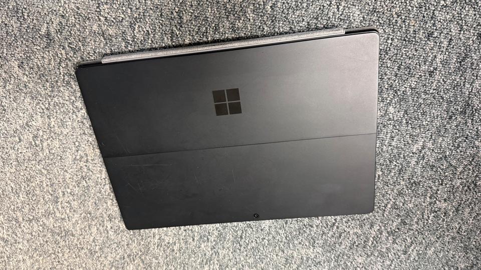 Surface Pro 7 - 16Gb RAM 256GB Festplatte incl. Dockingstation in Ottensoos