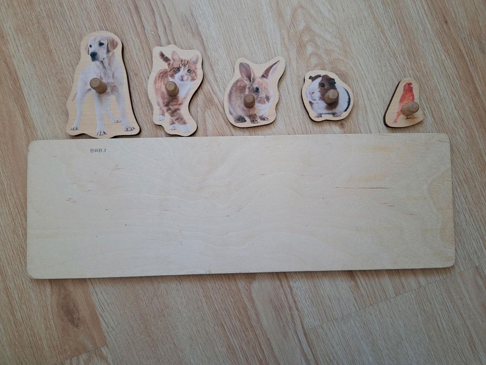 Knopfpuzzle aus Holz von Nienhuis Montessori - Haustiere in Berlin