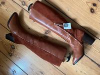 NEU ZARA  Lederstiefel, cognacfarben Berlin - Charlottenburg Vorschau