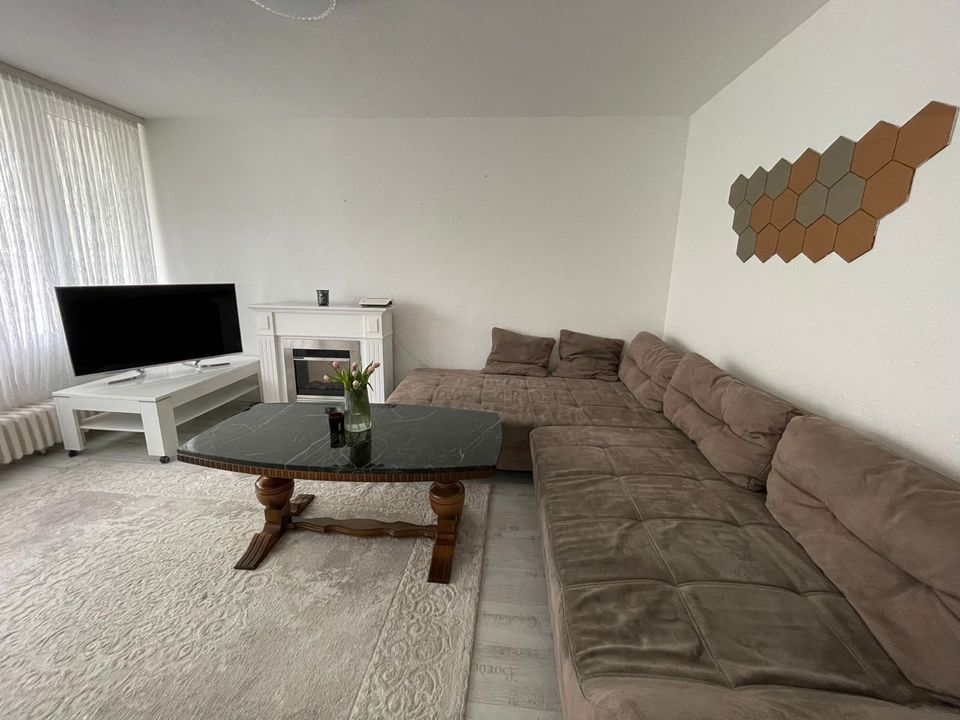 3 Zimmer Wohnung in Garbsen Voll Möbliert WARM 750 Euro in Hannover