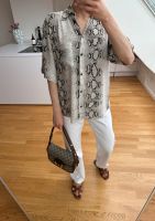 Zara Bluse Hemd mit Schlangenmuster Snake Print Gr. 34 / XS - NEU München - Maxvorstadt Vorschau