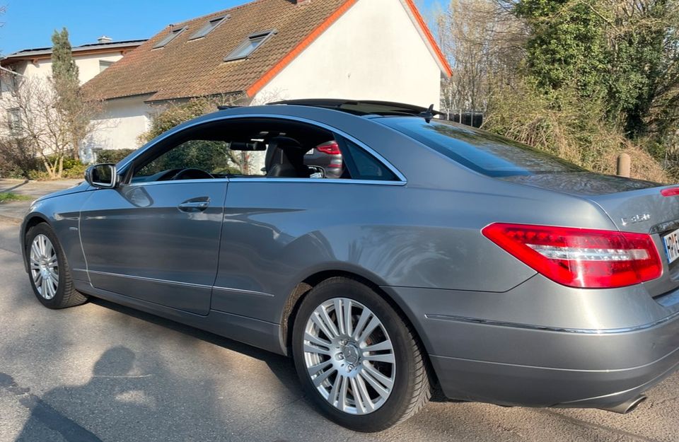 Mercedes Benz E350 CGI BlueEFFICIENCE mit Vollausstattung  Top!!! in Neckarsteinach