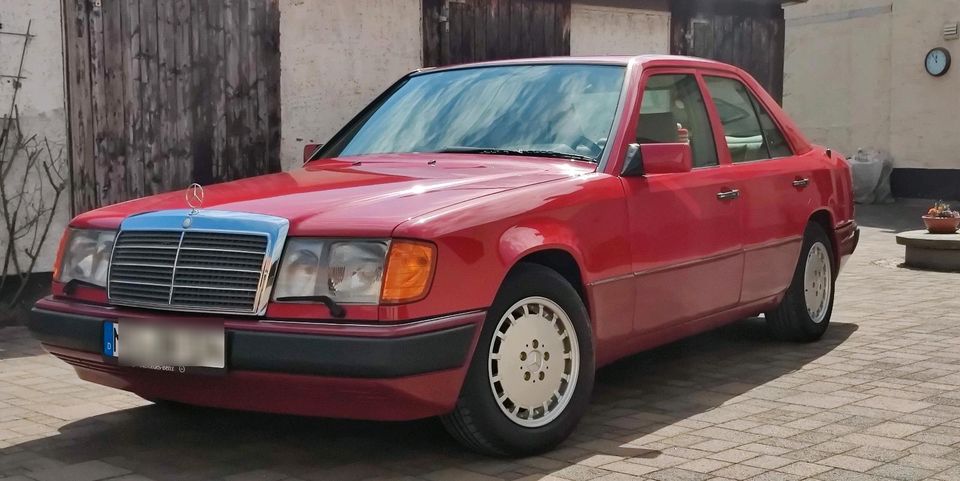 W124 E260 Signalrot in Nossen