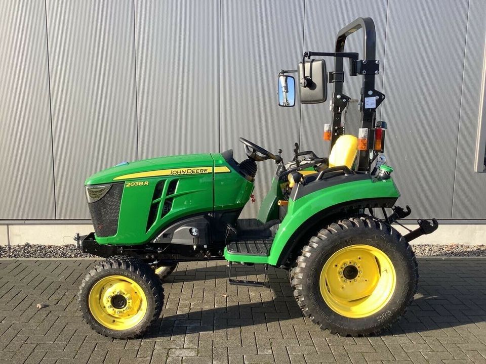 John Deere 2038R in Greven