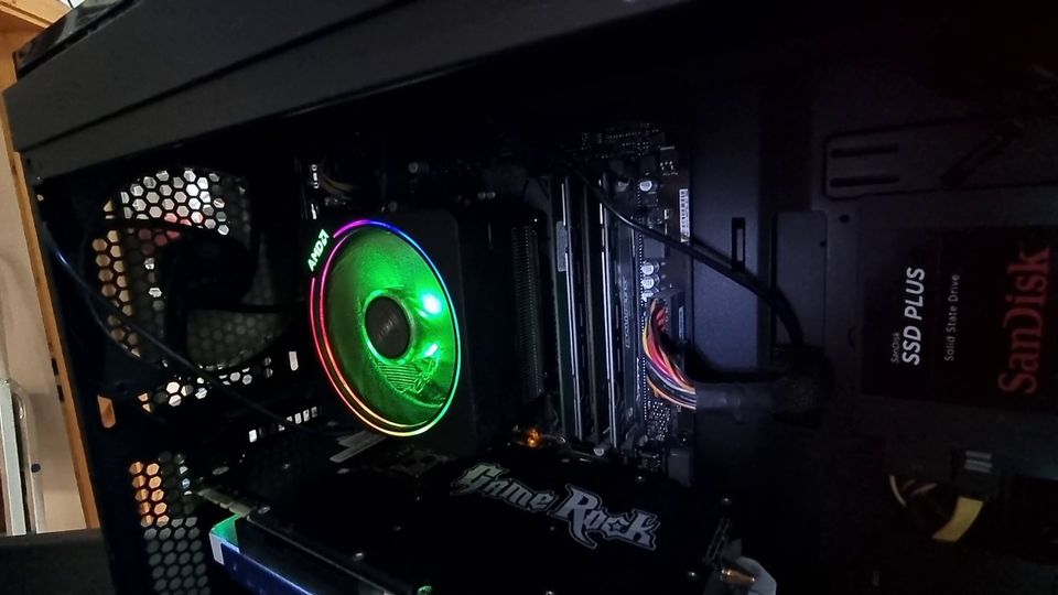 Gaming PC: AMD Ryzen 7 2700X, GTX 1070 GameRock, 48GB DDR4 in Dresden