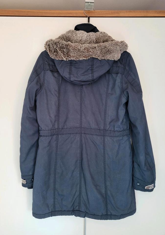 Gaastra Winterjacke Größe M, leicht gefüttert, dunkelblau in Runkel