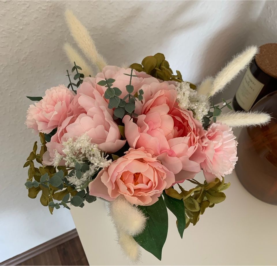Rosa Blumen Kunstblumen Blumenstrauß Ostern Vase weiß von Arzberg in Bonn