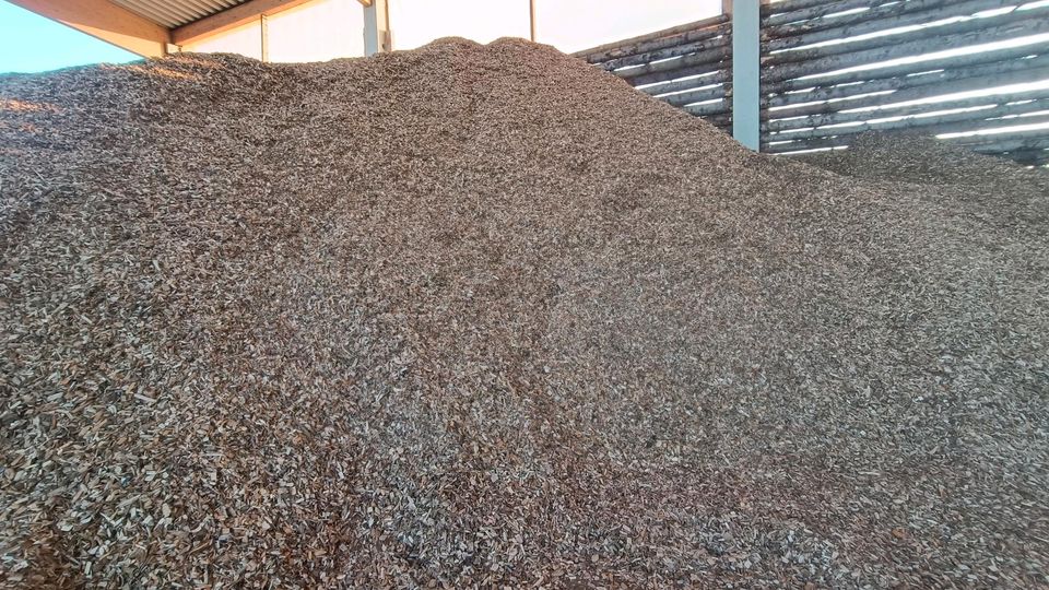 Hackschnitzel G30 Holz häckseln Wood chips in Salgen