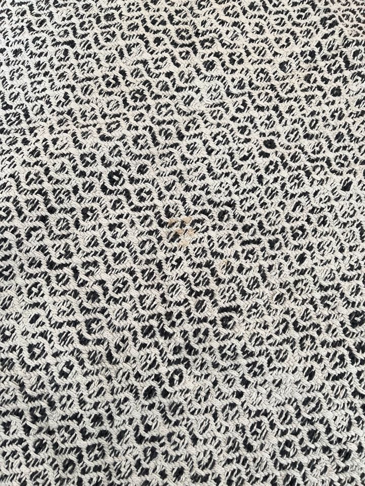 Teppich weiß schwarz gemustert (Ikea) in Overath