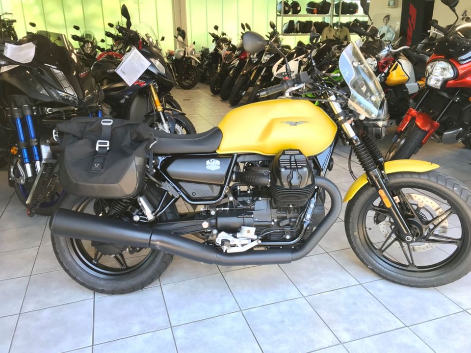 Moto Guzzi V7 850 Stone, ABS, Extras, Garantie in Solingen