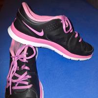 Nike Trainingsschuh Größe 40 schwarz/pink Hessen - Hünstetten Vorschau