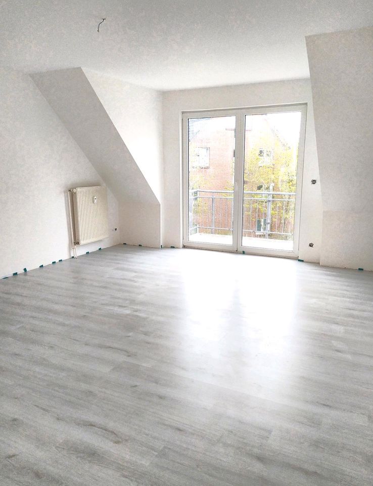 renovierte Maisonettewohnung, 2 Bäder Balkon, Stellplatz in Kiel