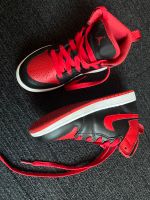 Nike Air Jordan Hi FlyEase Kids rot schwarz Gr. 30 TOP Nordrhein-Westfalen - Wermelskirchen Vorschau