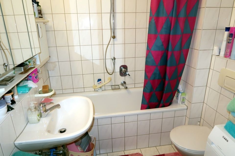 Gelegenheit! Sehr schöne, helle 1,5-Zi.-Whg., Balkon,  TG-Stellplatz ! in Ebersbach an der Fils