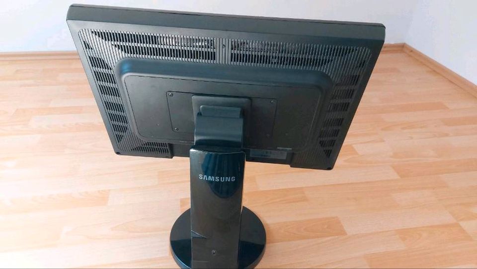 24 Zoll Monitor Samsung SyncMaster 2493HM, USB Anschlüsse in Tauberbischofsheim