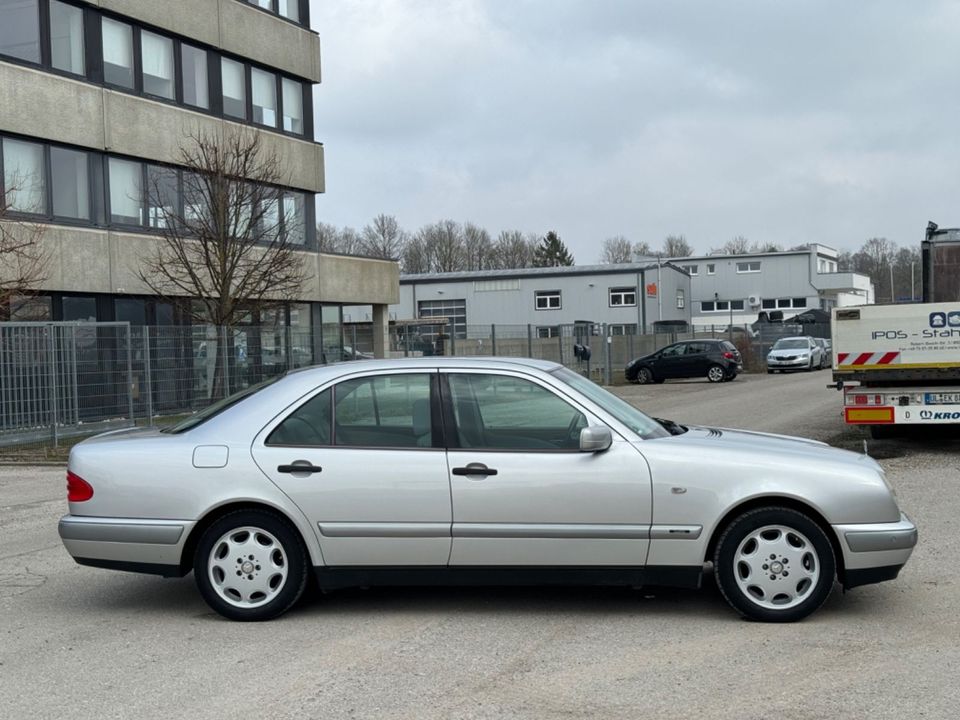 Mercedes-Benz E200 Lim. Automatik Rostfrei Erstbesitz TÜV Neu! in Senden