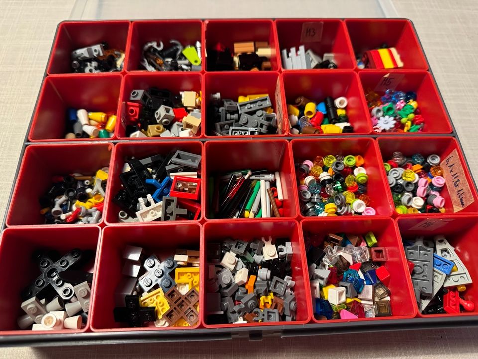 Lego Konvolut Kleinteile mit Box in Düsseldorf