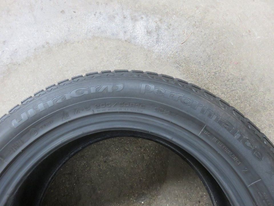 205 60 R16 92H Winterreifen Goodyear UltraGrip Performance 2 6mm in Maisach