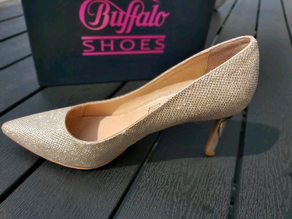 Buffalo Shoes/Pumps Gold Glitter Gr.40 in Katzwinkel (Sieg)