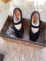 Verkaufe nagelneue schwarze Pumps von Think mit Klettverschluss Sachsen - Demitz-Thumitz Vorschau