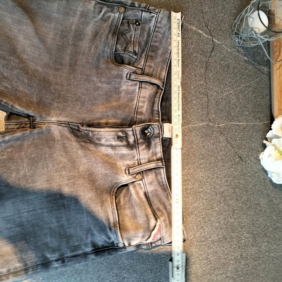 Grau schwarze Jeans in Dortmund